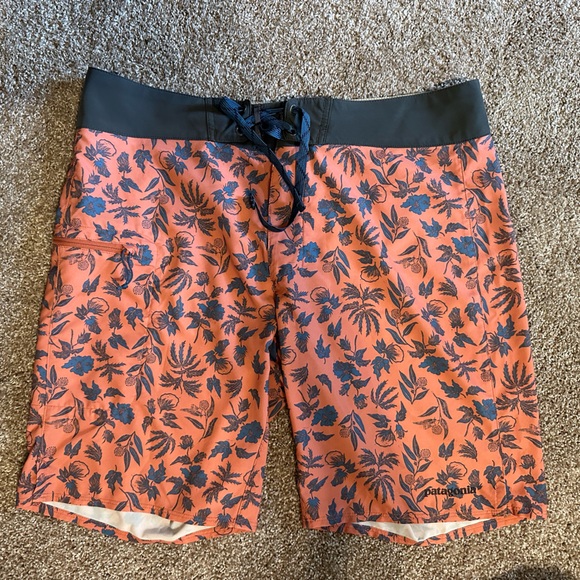 Patagonia Wavefarer swim trunks size 32 - Picture 1 of 5